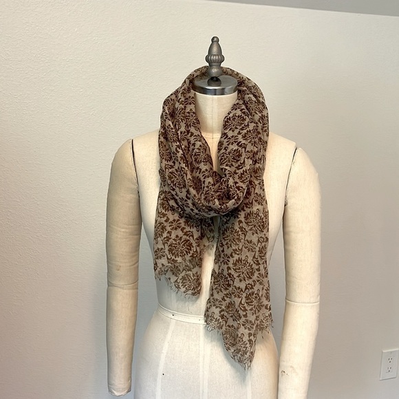 SCARF/ Wrap cream and brown light weight - Picture 3 of 3